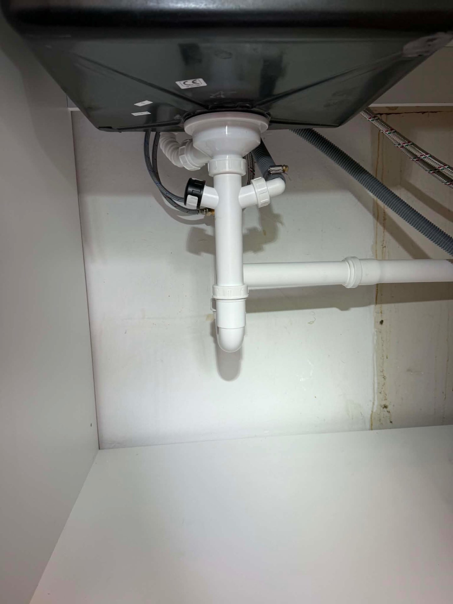 New siphon and washer connections under sink